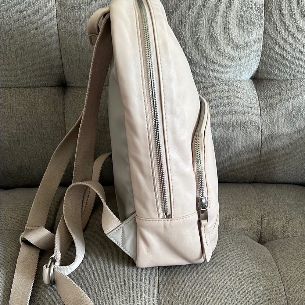Knomo London Mini Mount Leather 10" Backpack Concrete - Picture 4 of 13